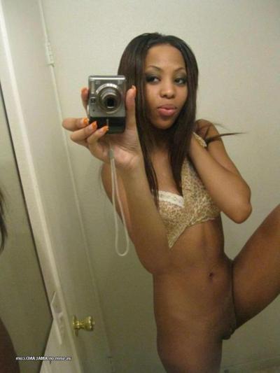 18P Hot ebony teen GF selfshooting and masturbating