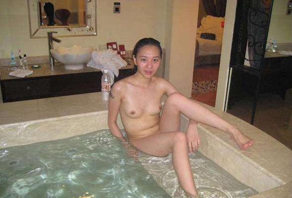 10P 赤いレースのパンティーが好きなアジアの十代の写真