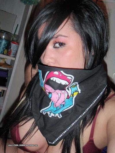 16P Amateur sexy punk chick camwhoring