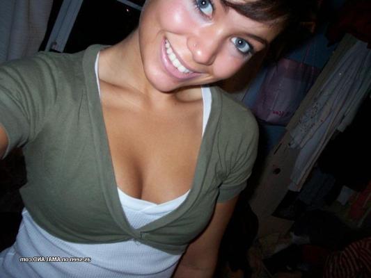 12P Gorgeous blue-eyed brunette teen gf selfshoots