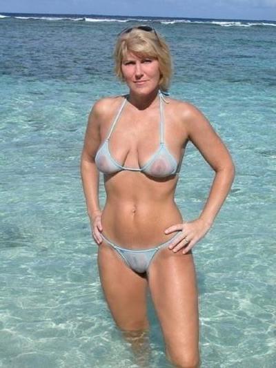 10P Submitted pictures and videos of the hottest moms and grannies !