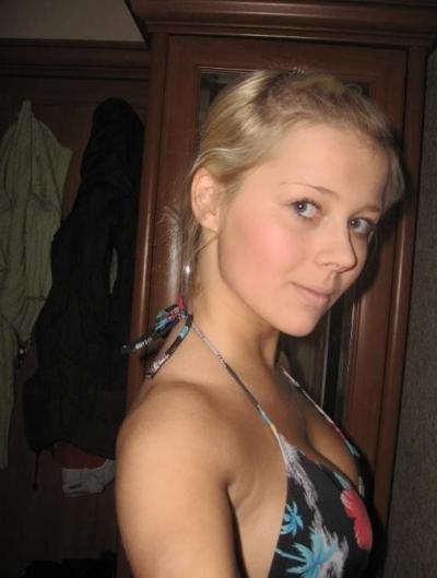 16P My blonde girlfriend sucking my dick