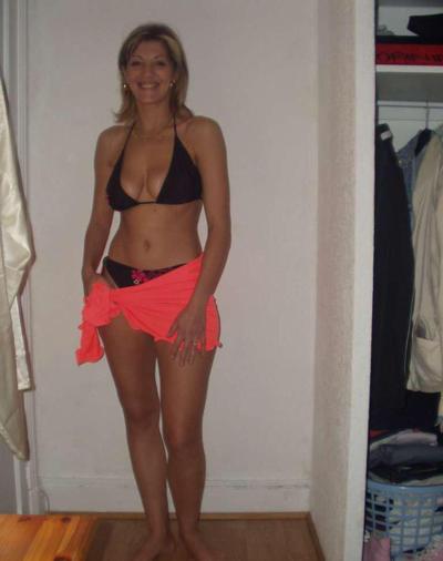 15P MILF im zweiteiligen Anzug