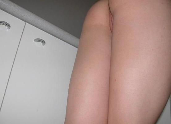 16P Pretty GF shows off her gorgeous naked body