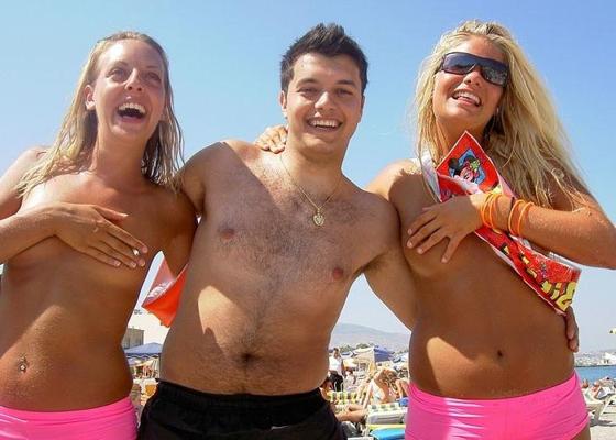 15P Homemade amateur teen girlfriends get trashed at college parties