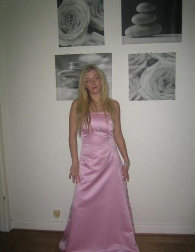 16P Busty blonde teen is back for more selfpic photos
