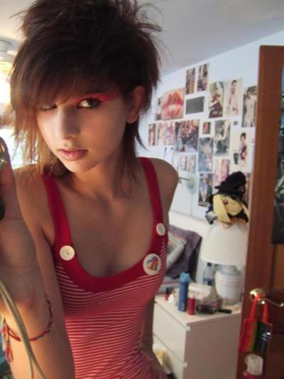 15P Des filles emo sexy qui s'auto-tirent