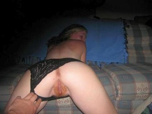 12P Nasty girlfriends giving oral sex