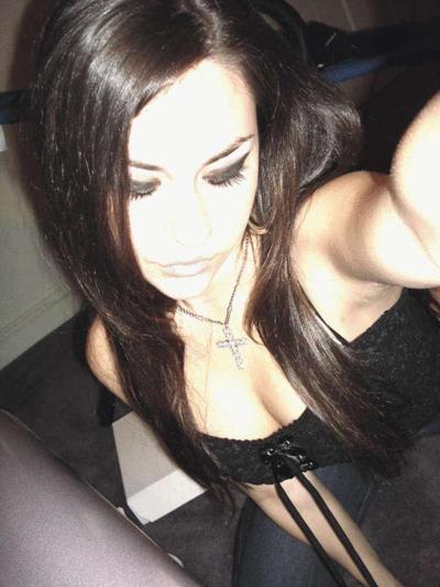 15P Hot emo girls' selfpics