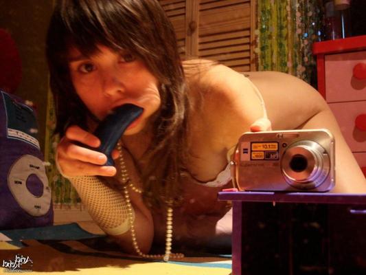 16P Cute teen Ariel Rebel shooting how she toying her shaved meaty pussy