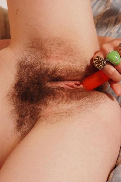 15P Hairy amateur Barb spreading and toying muff