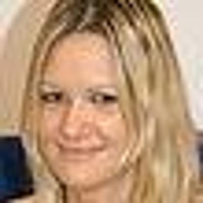12P 12 pics and 1 movie of Avril from Mikes Apartment