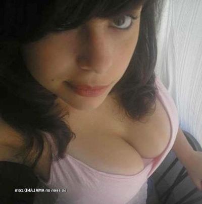 12P Des filles excitées avec de jolis sirènes qui posent