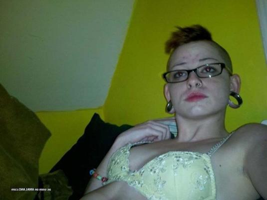 12P Beautiful Emo babes showing their bodies