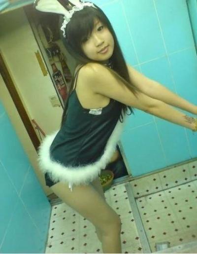 15P Hanh doing cosplay and stripping for the camera in her room