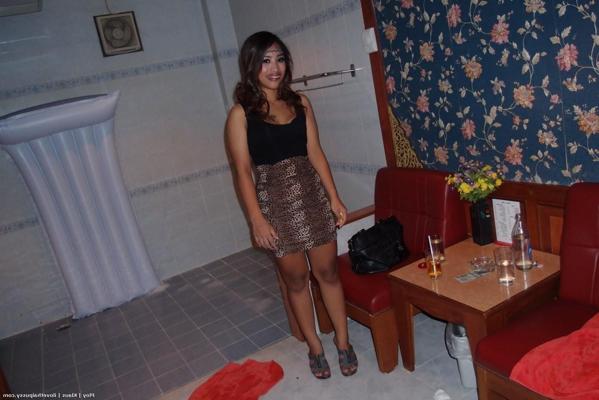 15P Big Booty Bangkok Hooker Penetrated No Condom Bareback For Money Asian Whore