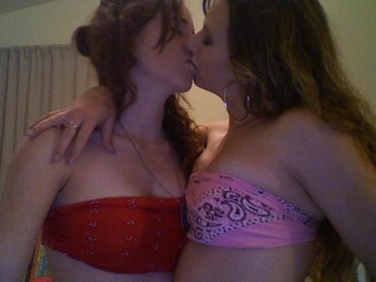 16P Photos of a playful hottie posing for her fuck buddy