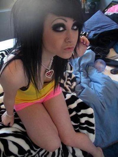 15P Naked selfshot emo teen girlfriends teasing