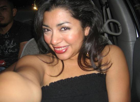 15P Heiße Latina-MILF mit Schmollmund