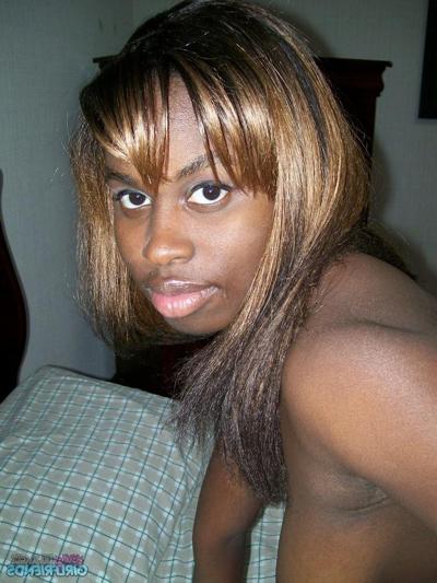 15P Hot ebony girlfriend taking naked pictures for her boyfriend