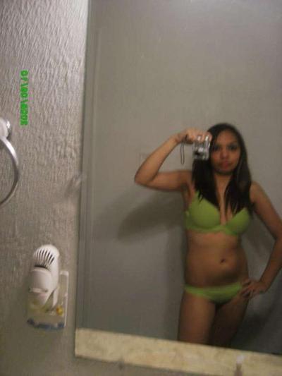 15P Horny Latina mirror self pics