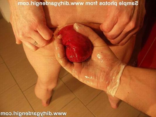 9P Prolapse and hard fisting in the kitchen