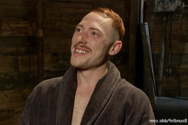 15P Damien a les couilles attachées &amp; choqué car il est maltraité et humilié