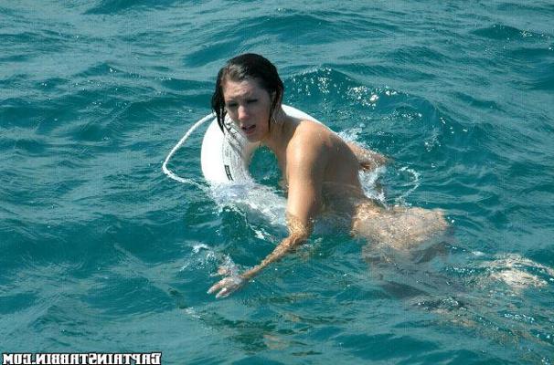 12P 12 pics and 1 movie of Celine from Captain Stabbin