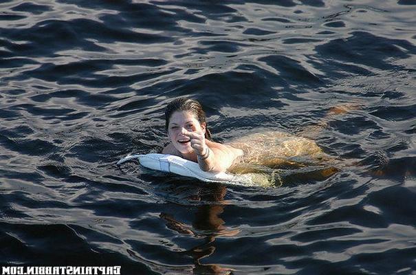 12P 12 pics and 1 movie of Lauren from Captain Stabbin