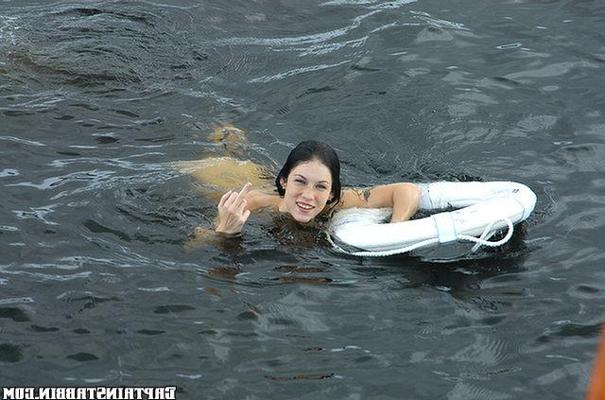 12P 12 pics and 1 movie of Allie from Captain Stabbin
