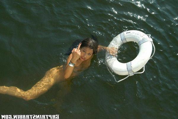 12P 12 pics and 1 movie of Maxi from Captain Stabbin
