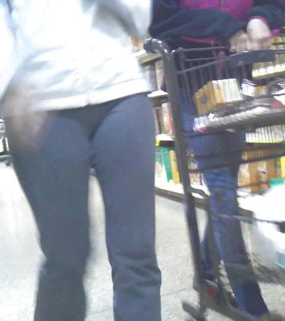 5P Schöner Cameltoe bei Wegmans