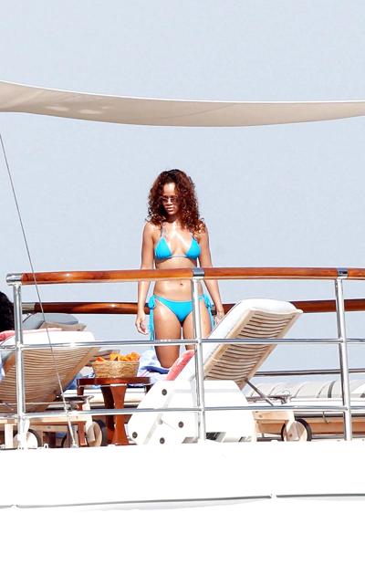 12P Rihanna BIKINI on yacht in St Tropez 