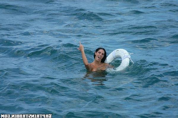12P 12 pics and 1 movie of Veronika from Captain Stabbin