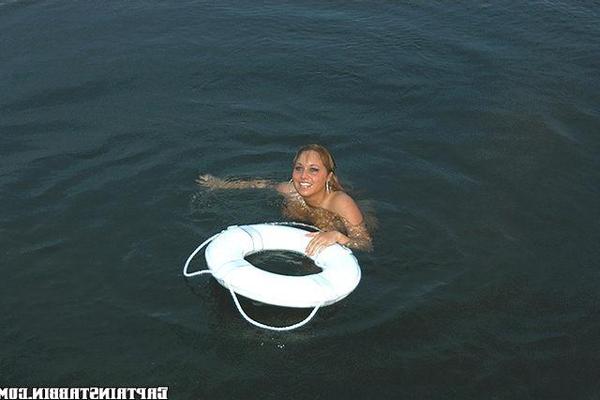 12P 12 pics and 1 movie of Cinthia from Captain Stabbin