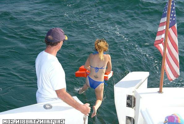 12P 12 pics and 1 movie of Melissa from Captain Stabbin