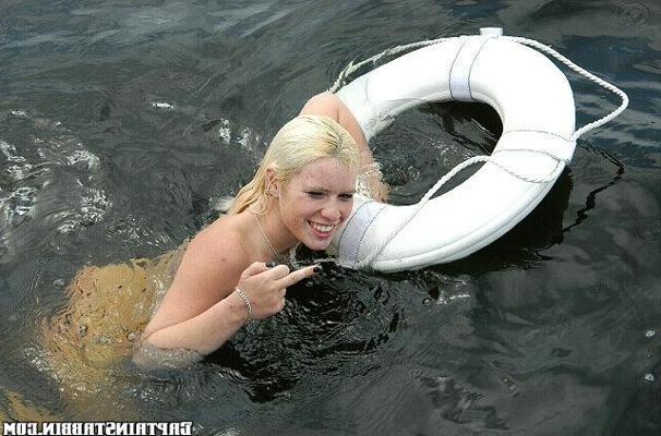 12P 12 pics and 1 movie of Marilyn from Captain Stabbin
