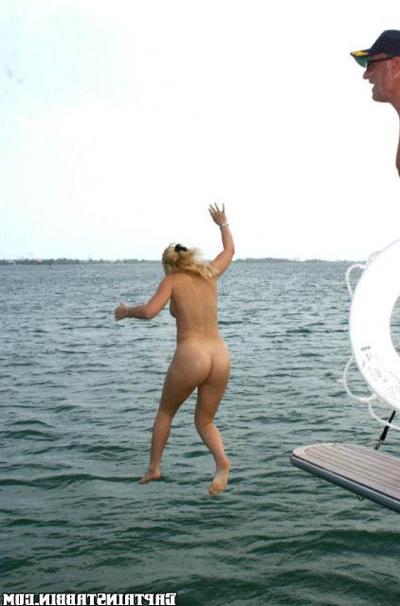 15P Pretty blonde lizzette spreads her perfect snatch on close up