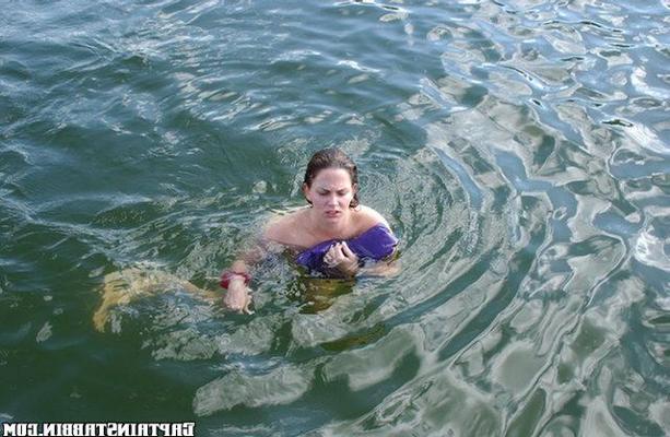 12P 12 pics and 1 movie of Veronica from Captain Stabbin