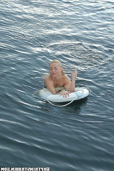 12P 12 pics and 1 movie of Sonya from Captain Stabbin
