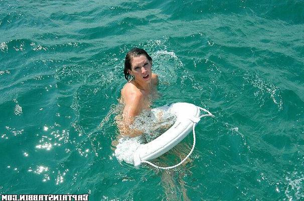 15P Hot brunnette gets bamboozled on her first boat ride and gives up some anal