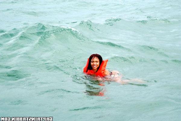 12P 12 pics and 1 movie of Atina from Captain Stabbin