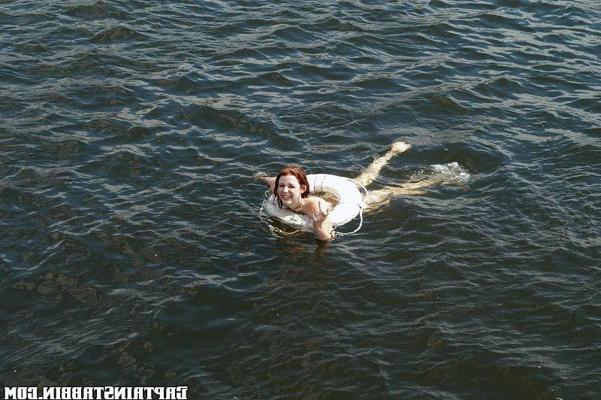 12P 12 photos et 1 vidéo de Shy de Captain Stabbin