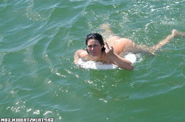 12P 12 pics and 1 movie of Ashley from Captain Stabbin