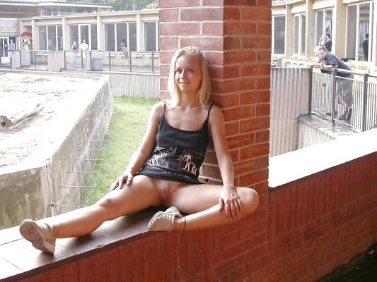 25P FLASHING IN PUBLIC - JARKA