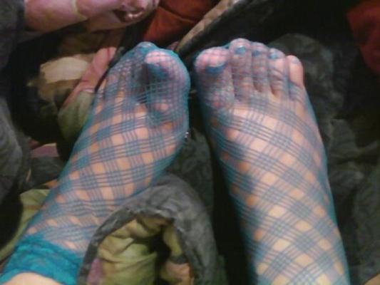 4P Feet with blue toes