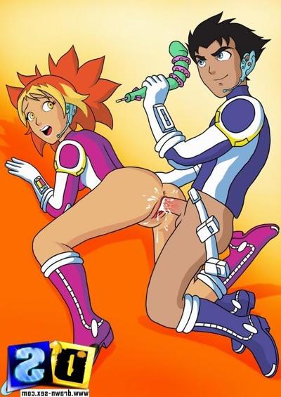 12P Cammy and Chun-Li from Street Fighter caught fucking