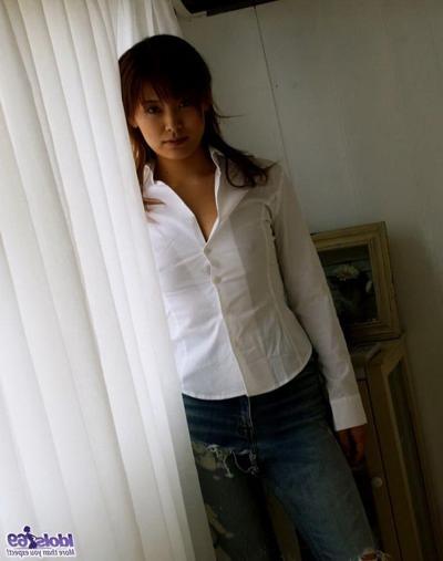 15P Japanese chick Kana poses in sexy thongs shows ass