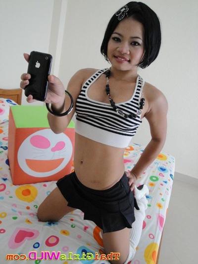 16P Thai cutie shows off her cute tits