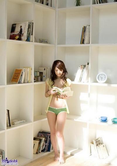15P Lovely japanese Suzuka Ishikawa shows her hot tits